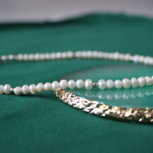 Naszyjnik z pereł hodowlanych ze srebrnymi koralikami