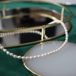 Klasyczny delikatny naszyjnik z naturalnych pereł